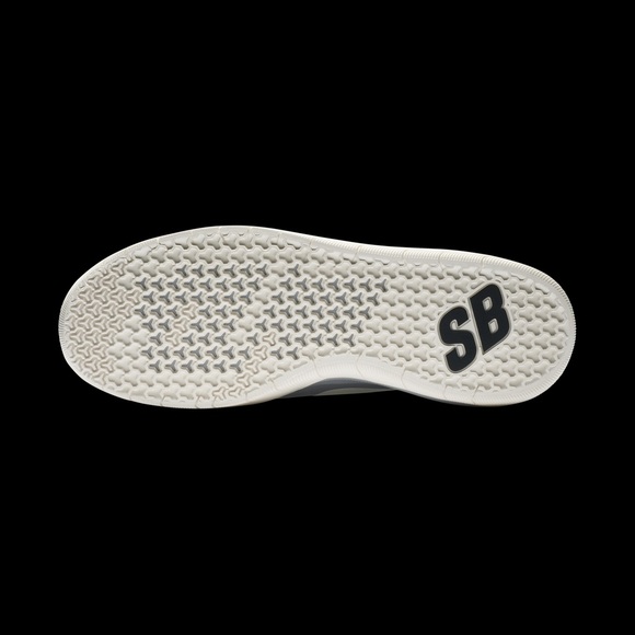 Nike SB Nyjah Free Atmosphere Grey True Berry - Picture 5 of 8